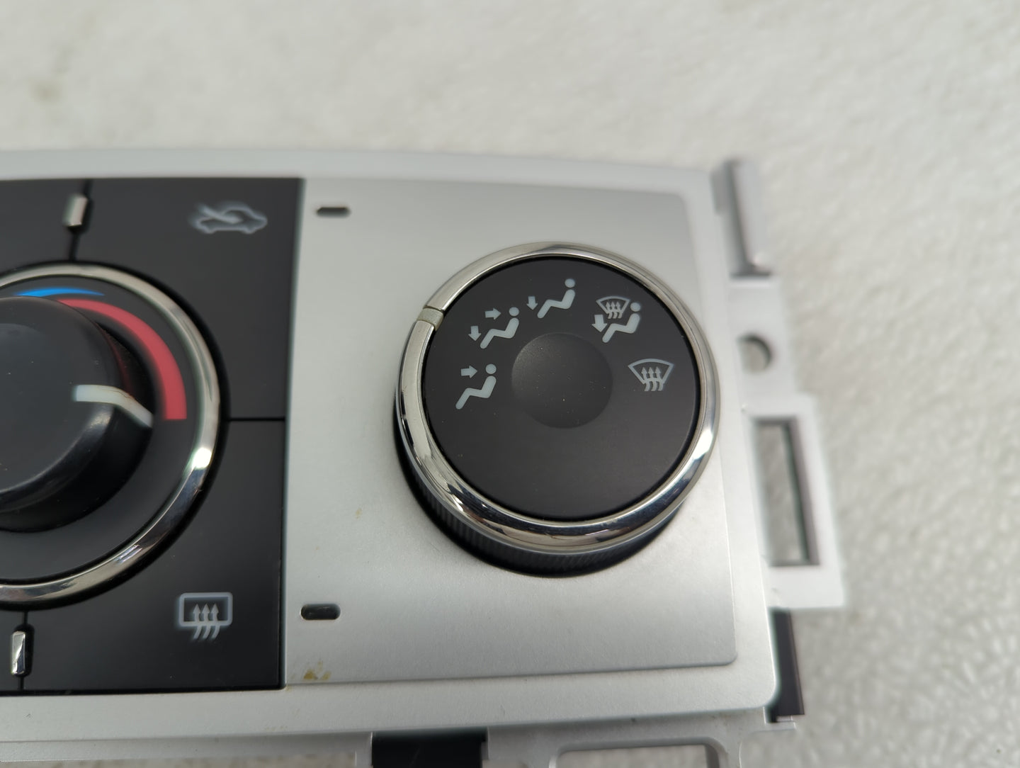 2008-2012 Chevrolet Malibu Climate Control Module Temperature AC/Heater Replacement P/N:28116119 25878418 Fits OEM Used Auto