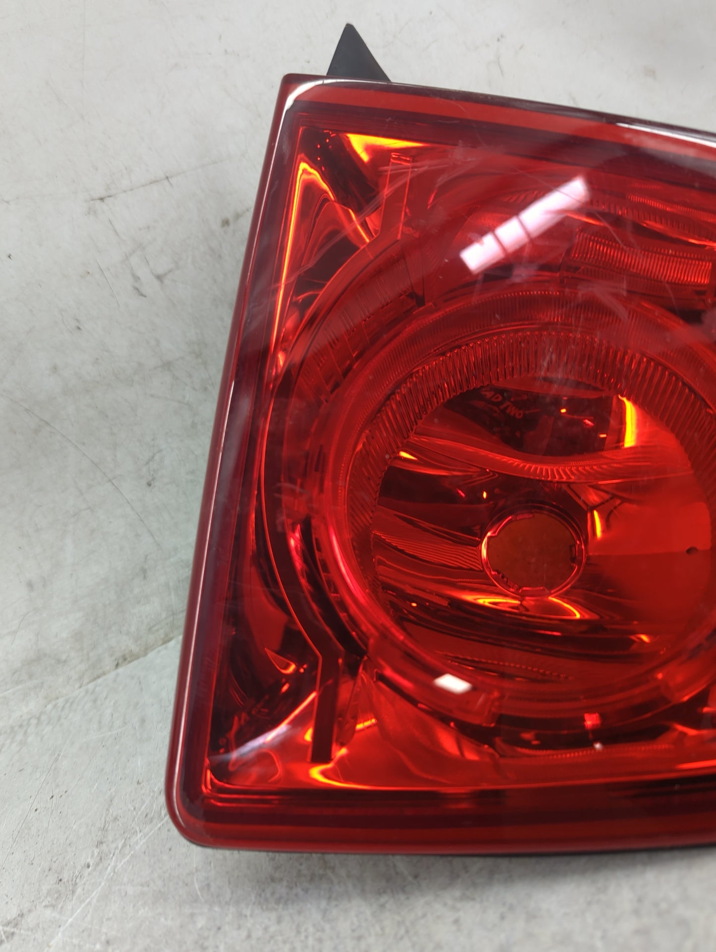 2009 Chevrolet Malibu Passenger Right Side Deck Lid Mounted Tail Light - Oemusedautoparts1.com