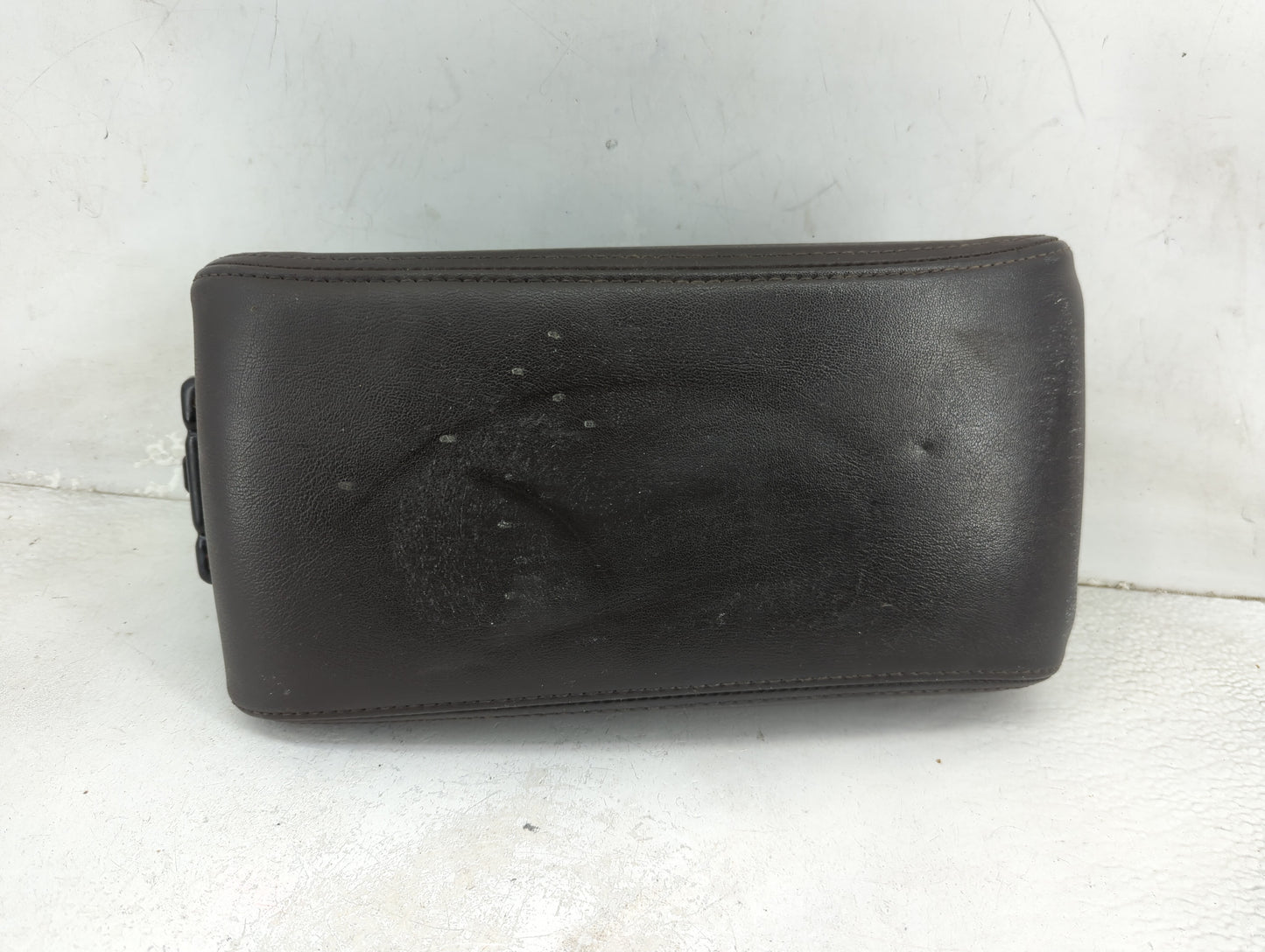 2008-2012 Chevrolet Malibu Center Console Armrest Cover Lid P/N:1393615 Fits Fits 2008 2009 2010 2011 2012 OEM Used Auto Par