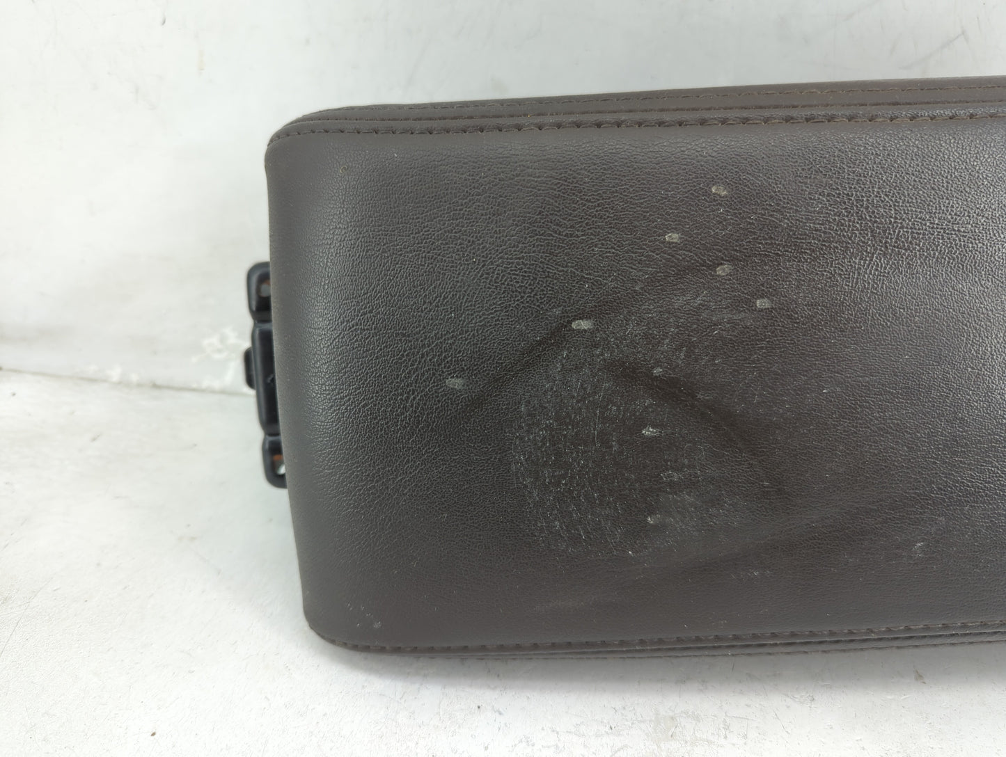 2008-2012 Chevrolet Malibu Center Console Armrest Cover Lid P/N:1393615 Fits Fits 2008 2009 2010 2011 2012 OEM Used Auto Par