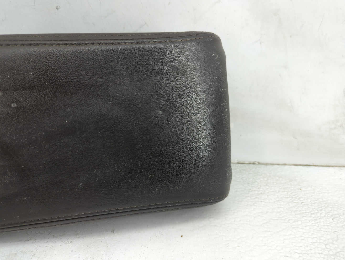 2008-2012 Chevrolet Malibu Center Console Armrest Cover Lid P/N:1393615 Fits Fits 2008 2009 2010 2011 2012 OEM Used Auto Par