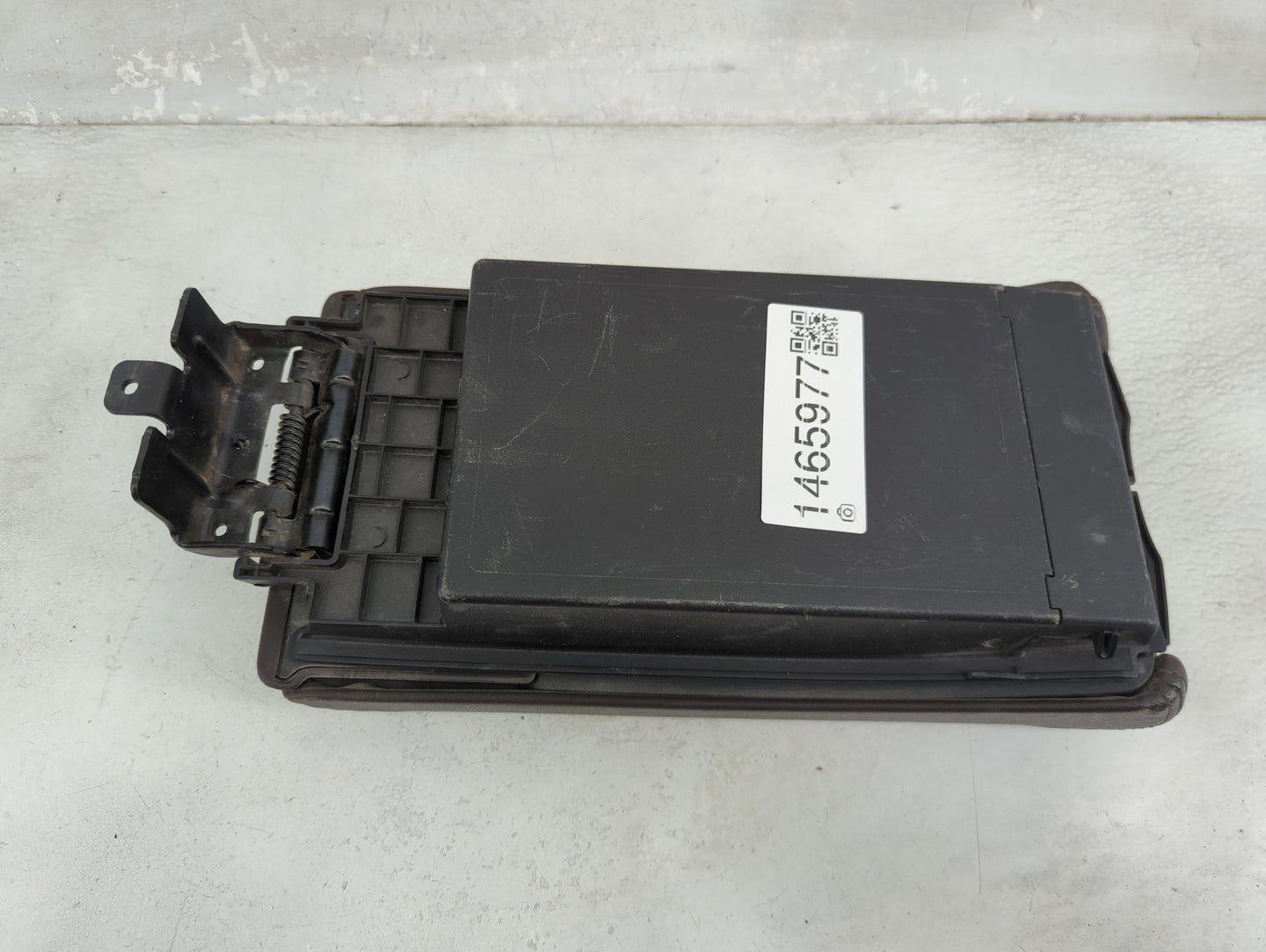 2008-2012 Chevrolet Malibu Center Console Armrest Cover Lid P/N:1393615 Fits Fits 2008 2009 2010 2011 2012 OEM Used Auto Par