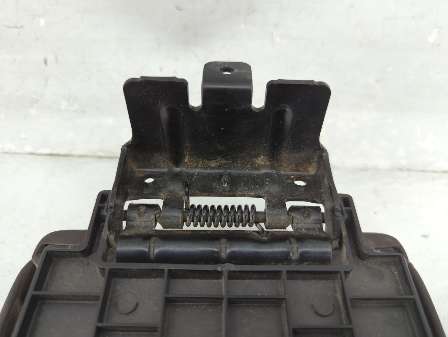 2008-2012 Chevrolet Malibu Center Console Armrest Cover Lid P/N:1393615 Fits Fits 2008 2009 2010 2011 2012 OEM Used Auto Par