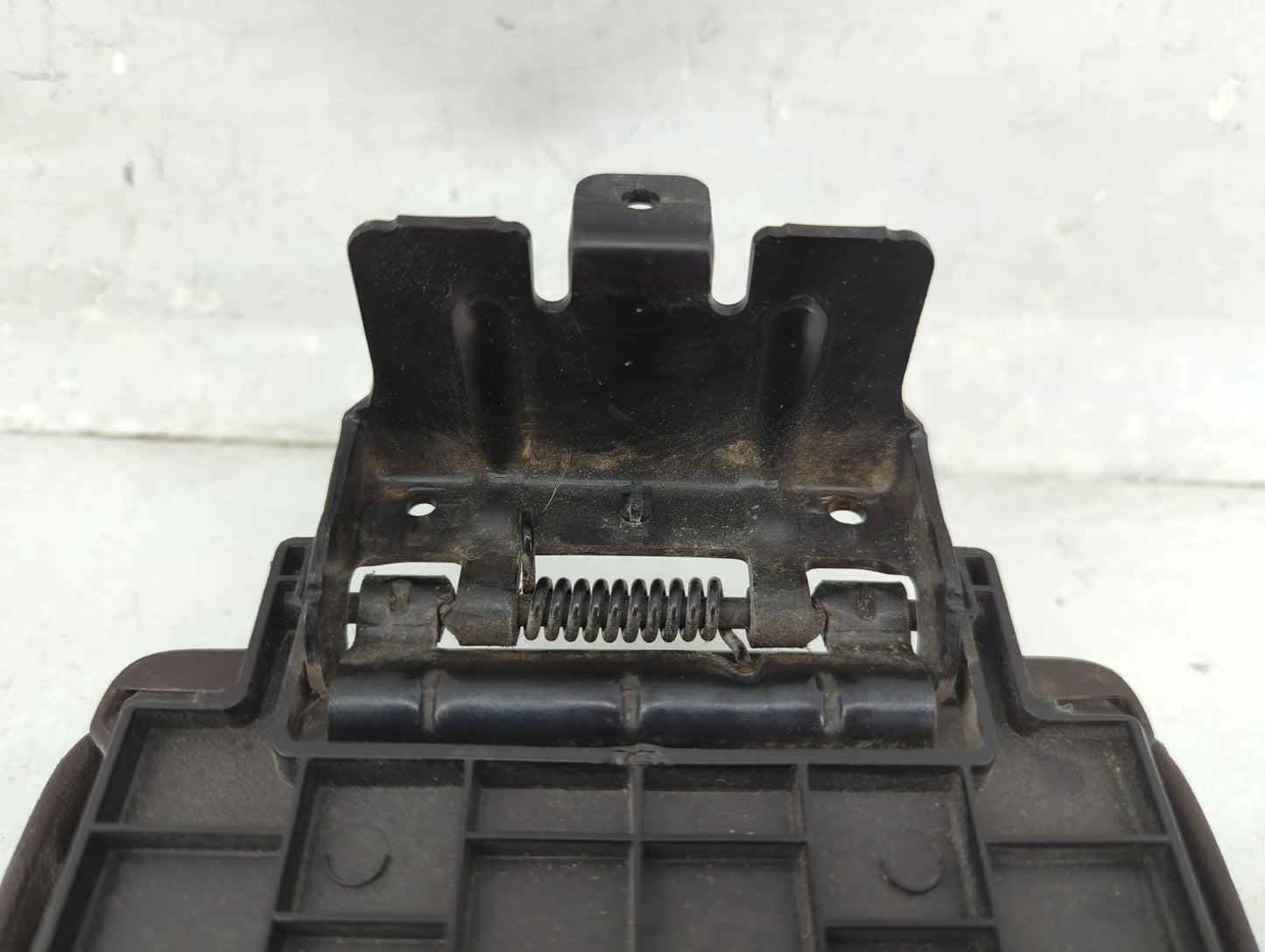 2008-2012 Chevrolet Malibu Center Console Armrest Cover Lid P/N:1393615 Fits Fits 2008 2009 2010 2011 2012 OEM Used Auto Par