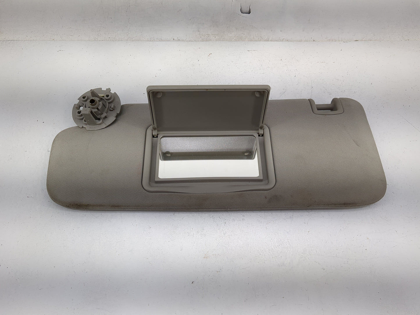 2009 Chevrolet Malibu Sun Visor Shade Replacement Driver Left Mirror Fits OEM Used Auto Parts - Oemusedautoparts1.com