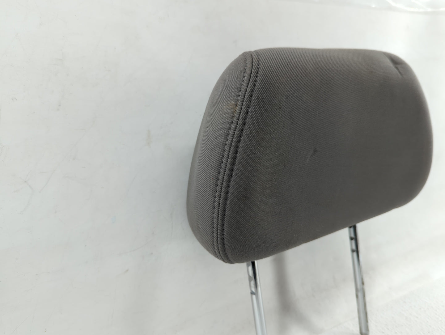 2008-2009 Chevrolet Malibu Headrest Head Rest Rear Seat Fits Fits 2008 2009 OEM Used Auto Parts - Oemusedautoparts1.com