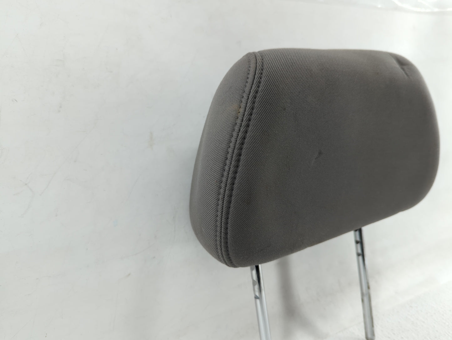 2008-2009 Chevrolet Malibu Headrest Head Rest Rear Seat Fits Fits 2008 2009 OEM Used Auto Parts - Oemusedautoparts1.com