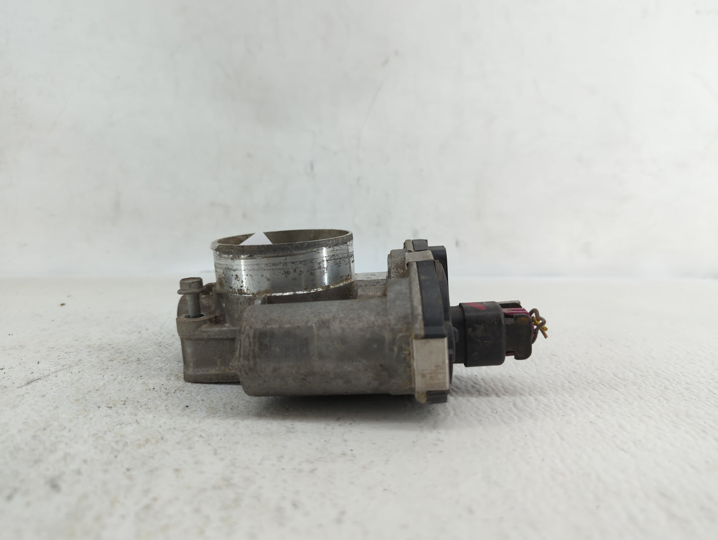 2008-2012 Chevrolet Malibu Throttle Body P/N:9B4G-9F991-A 668AA, 186AA Fits Fits 2007 2008 2009 2010 2011 2012 OEM Used Auto