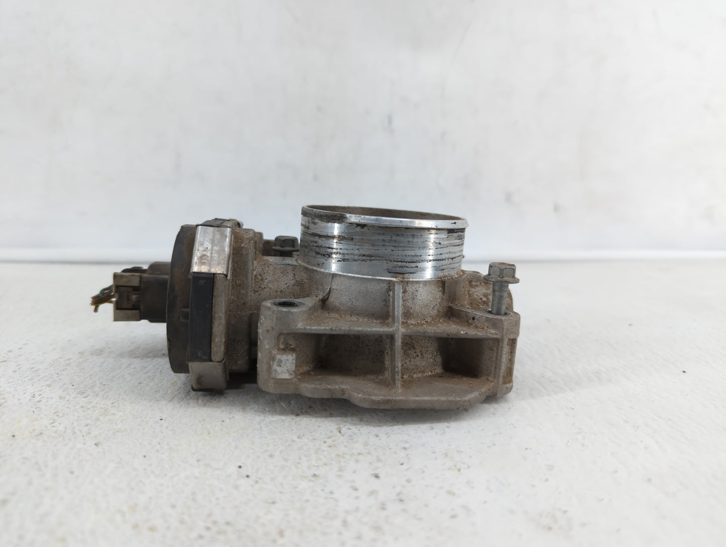 2008-2012 Chevrolet Malibu Throttle Body P/N:9B4G-9F991-A 668AA, 186AA Fits Fits 2007 2008 2009 2010 2011 2012 OEM Used Auto