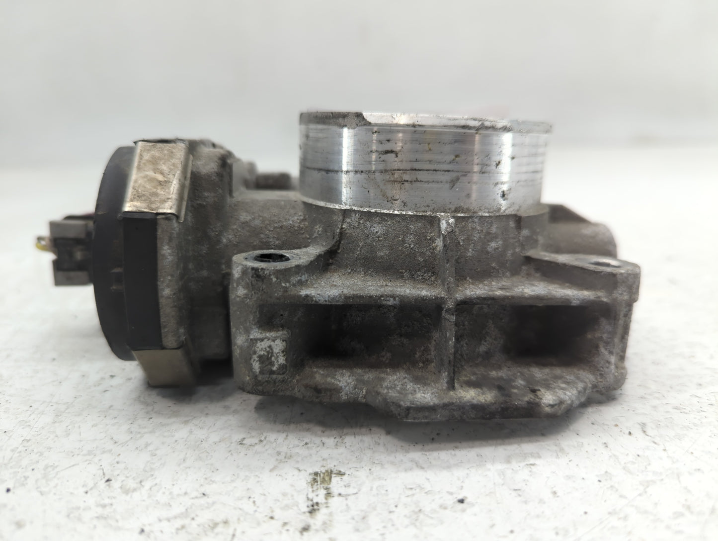 2008-2012 Chevrolet Malibu Throttle Body P/N:AA668AA0858 Fits Fits 2007 2008 2009 2010 2011 2012 OEM Used Auto Parts - Oemus