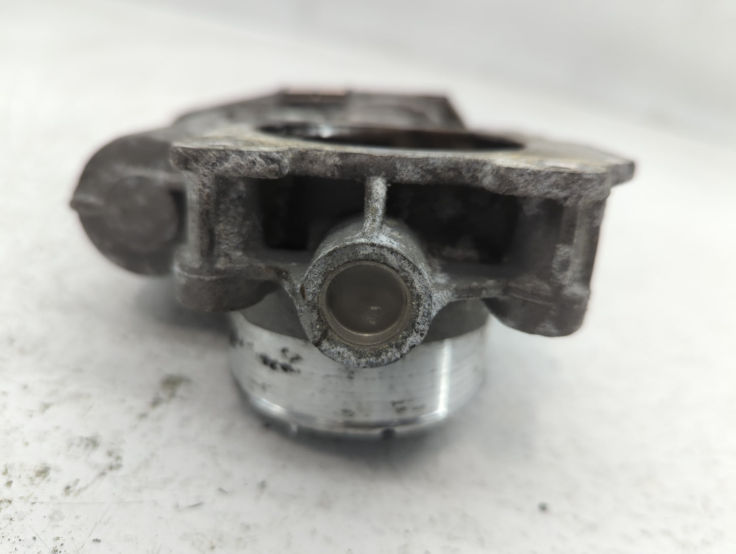 2008-2012 Chevrolet Malibu Throttle Body P/N:AA668AA0858 Fits Fits 2007 2008 2009 2010 2011 2012 OEM Used Auto Parts - Oemus