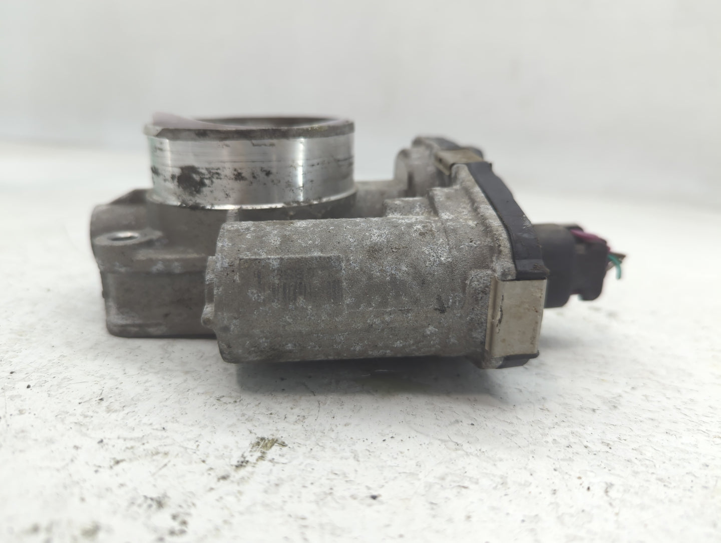 2008-2012 Chevrolet Malibu Throttle Body P/N:AA668AA0858 Fits Fits 2007 2008 2009 2010 2011 2012 OEM Used Auto Parts - Oemus