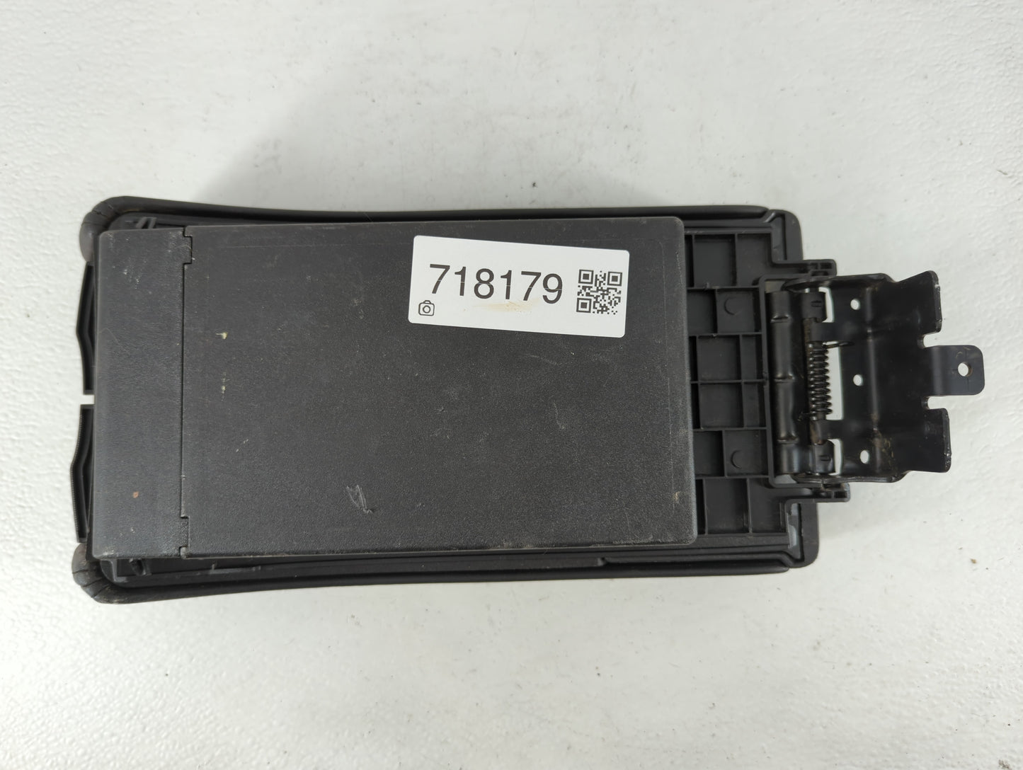 2009 Chevrolet Malibu Center Console Armrest Cover Lid Fits OEM Used Auto Parts - Oemusedautoparts1.com