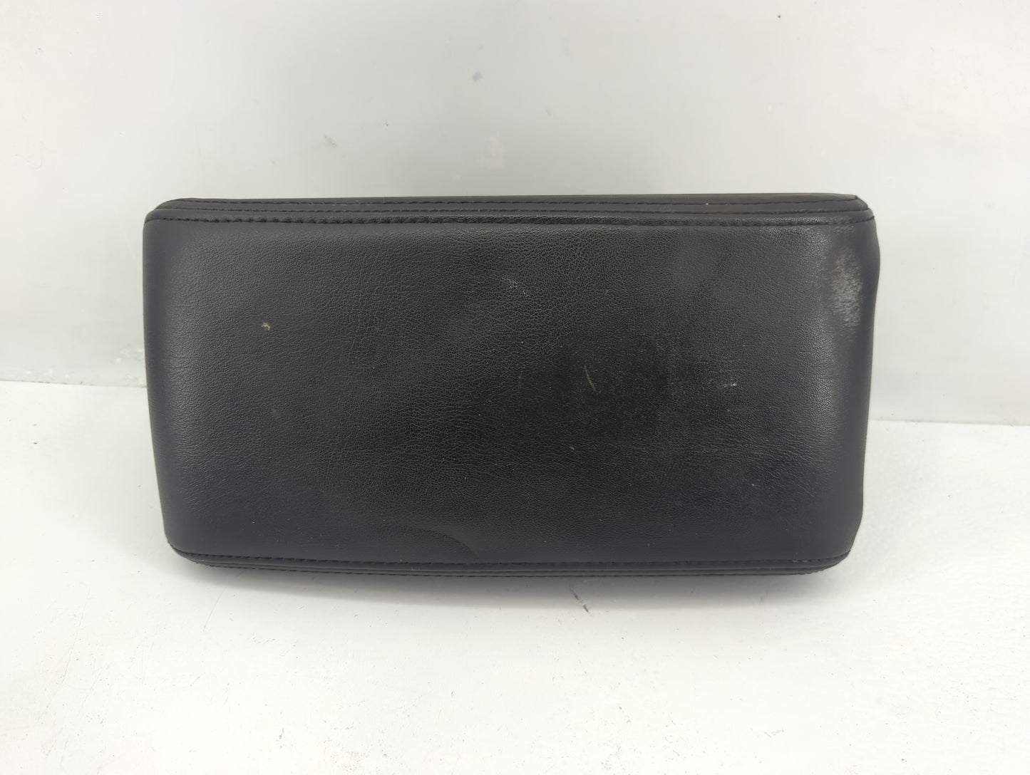 2008-2012 Chevrolet Malibu Center Console Armrest Cover Lid Fits Fits 2008 2009 2010 2011 2012 OEM Used Auto Parts - Oemused