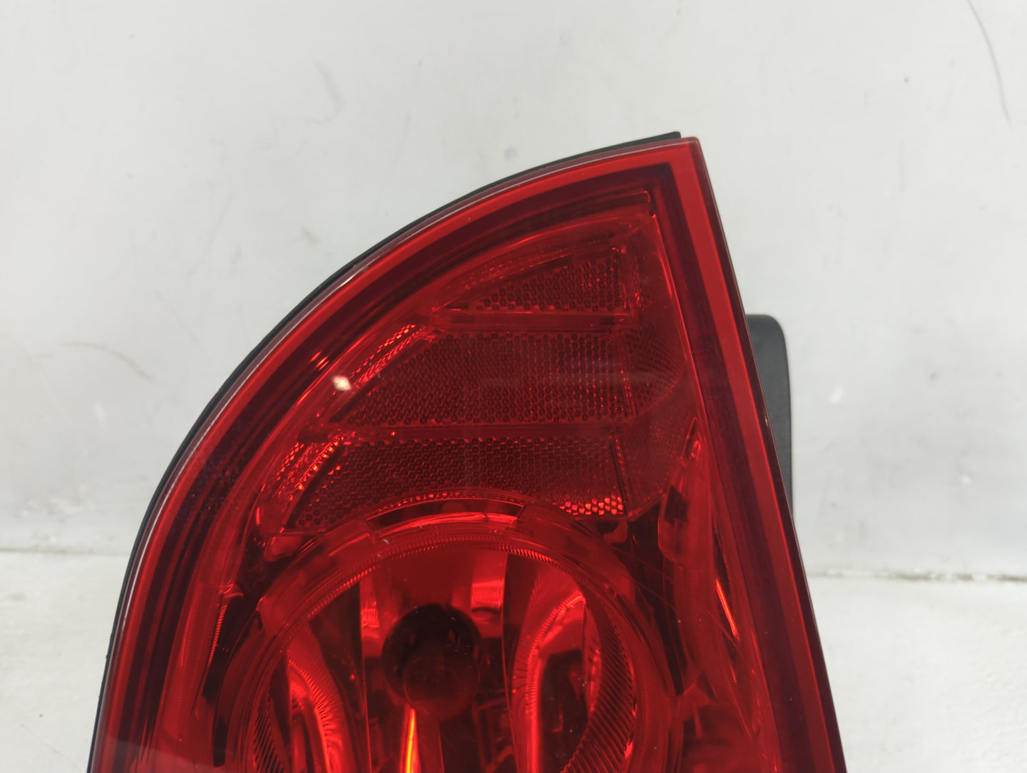 2008-2012 Chevrolet Malibu Tail Light Assembly Driver Left OEM Fits Fits 2008 2009 2010 2011 2012 OEM Used Auto Parts - Oemu