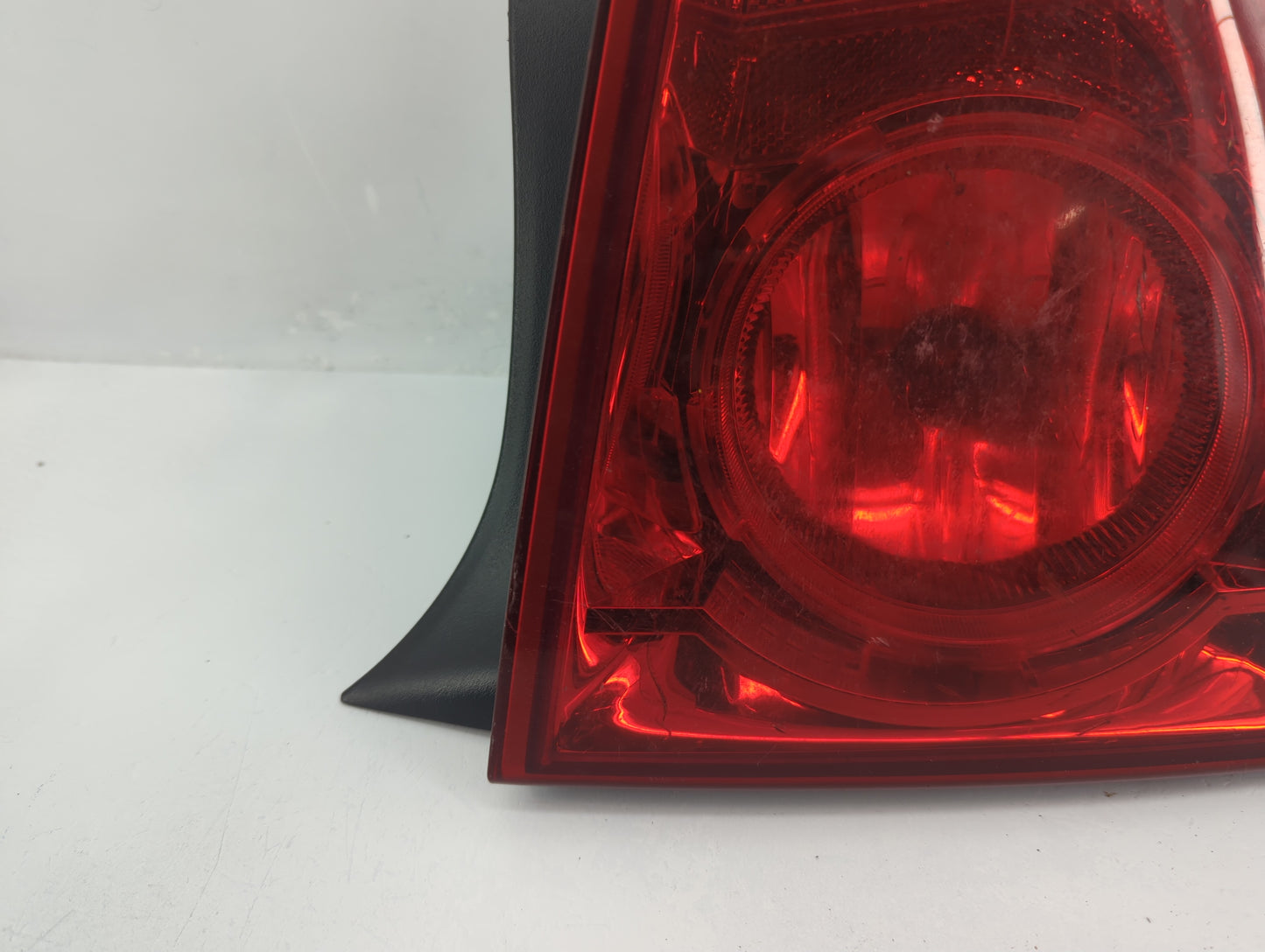 2008-2012 Chevrolet Malibu Tail Light Assembly Passenger Right OEM Fits Fits 2008 2009 2010 2011 2012 OEM Used Auto Parts - 