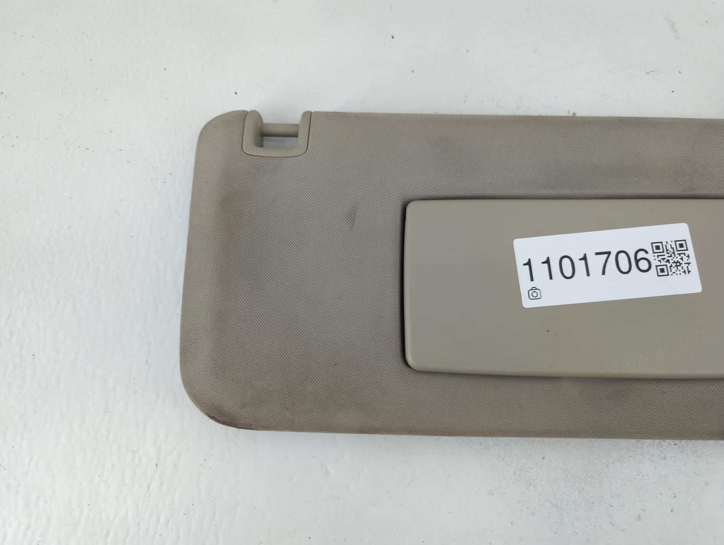 2007-2013 Chevrolet Silverado 1500 Sun Visor Shade Replacement Passenger Right Mirror Fits OEM Used Auto Parts - Oemusedauto