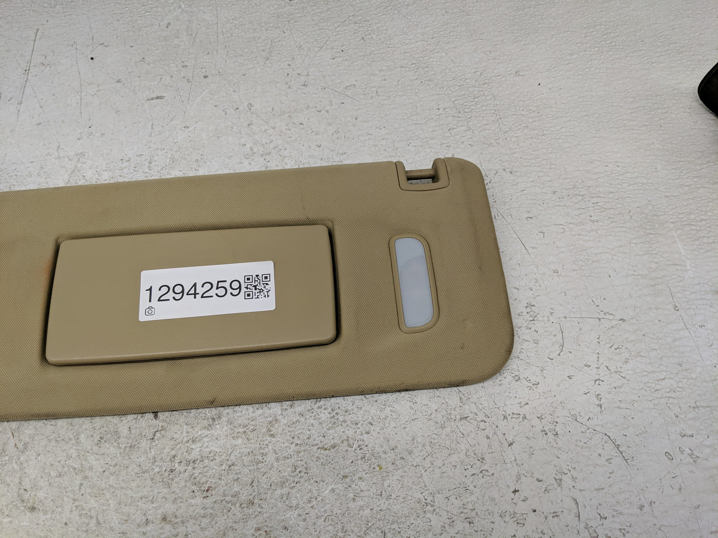2007-2013 Chevrolet Silverado 1500 Sun Visor Shade Replacement Driver Left Mirror Fits OEM Used Auto Parts - Oemusedautopart