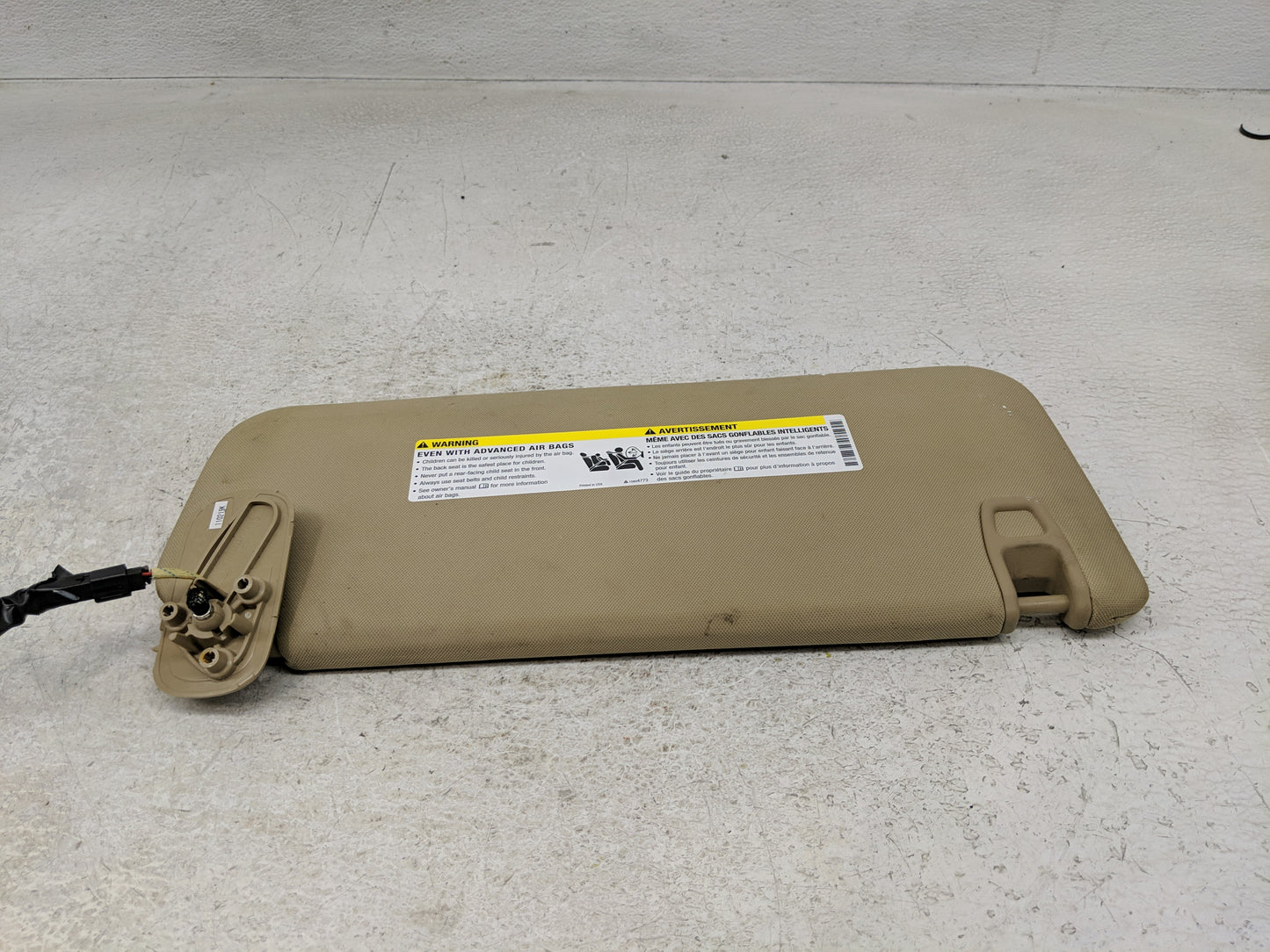 2007-2013 Chevrolet Silverado 1500 Sun Visor Shade Replacement Driver Left Mirror Fits OEM Used Auto Parts - Oemusedautopart