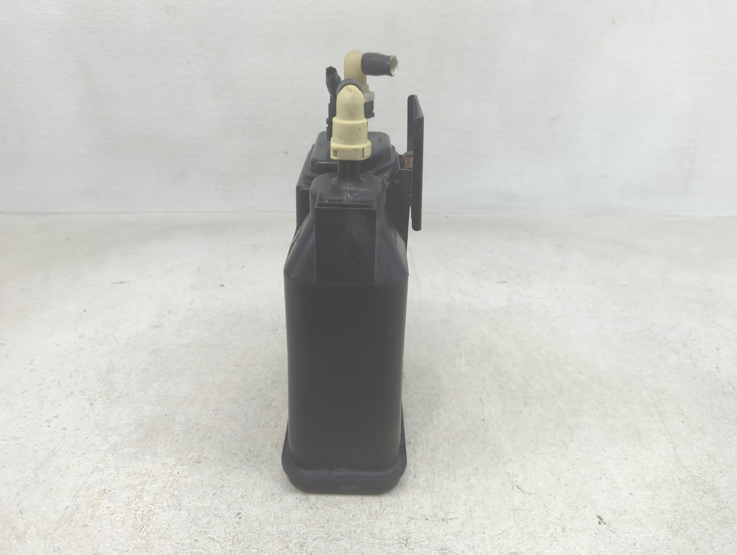 2009 Chevrolet Silverado 1500 Fuel Vapor Charcoal Canister - Oemusedautoparts1.com