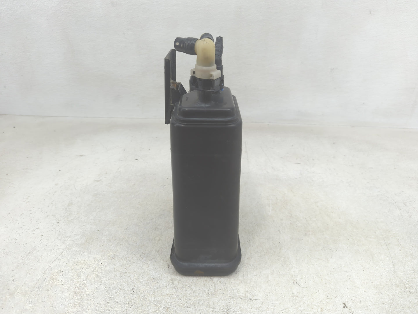2009 Chevrolet Silverado 1500 Fuel Vapor Charcoal Canister 1393043 - Oemusedautoparts1.com
