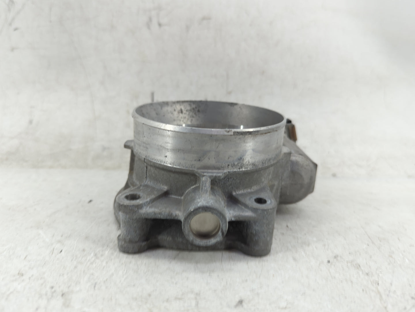 2009-2013 Chevrolet Silverado 1500 Throttle Body Fits Fits 2009 2010 2011 2012 2013 2014 2015 OEM Used Auto Parts - Oemuseda