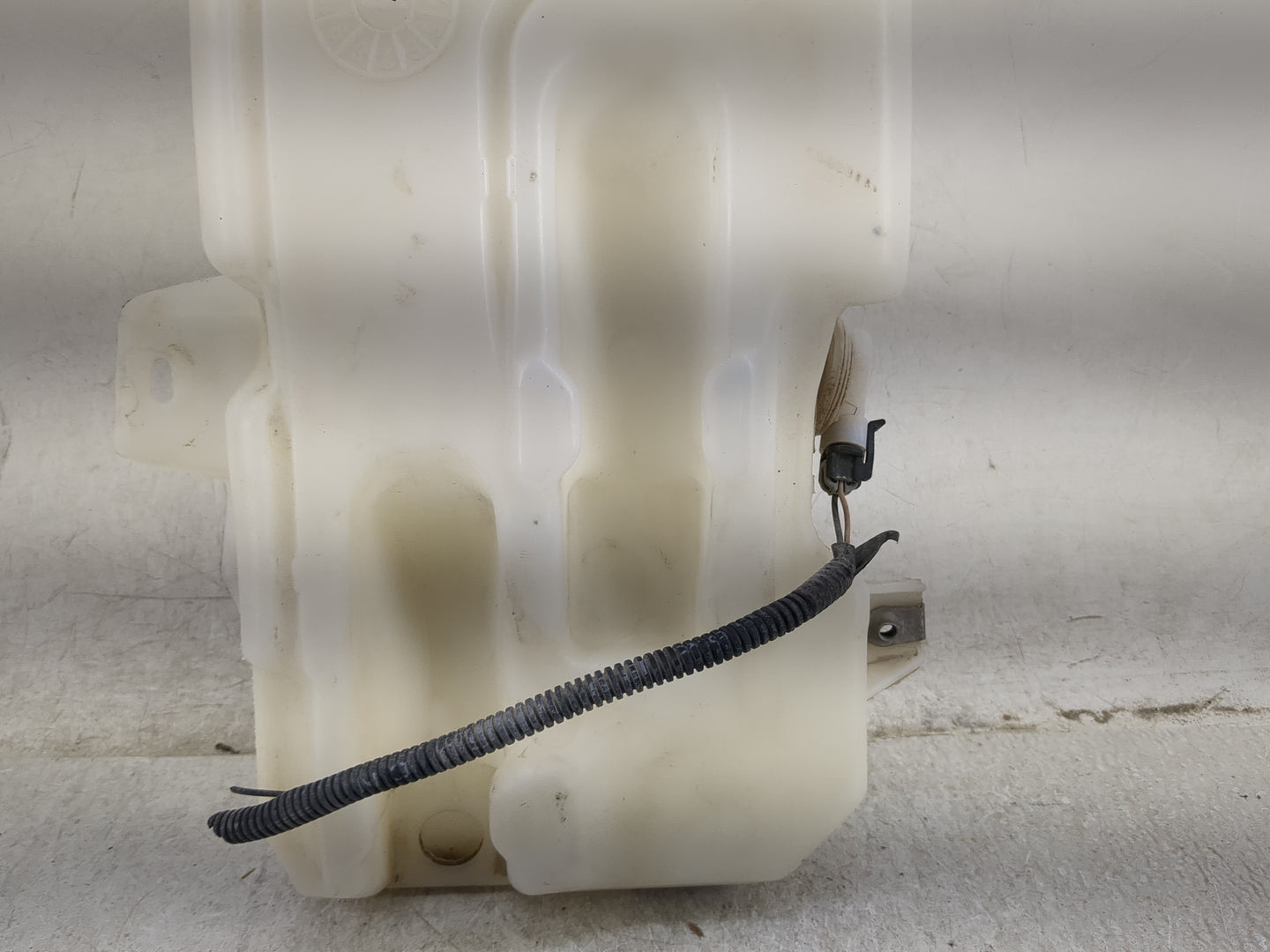 2007 Silverado 1500 Windshield Washer Fluid Reservoir Bottle Oem - Oemusedautoparts1.com