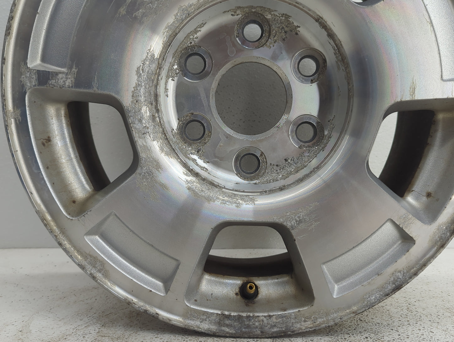 Chevrolet Suburban Oem Wheel Rim 1057240 - Oemusedautoparts1.com