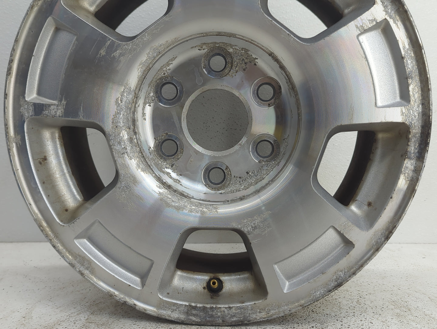 Chevrolet Suburban Oem Wheel Rim 1057240 - Oemusedautoparts1.com