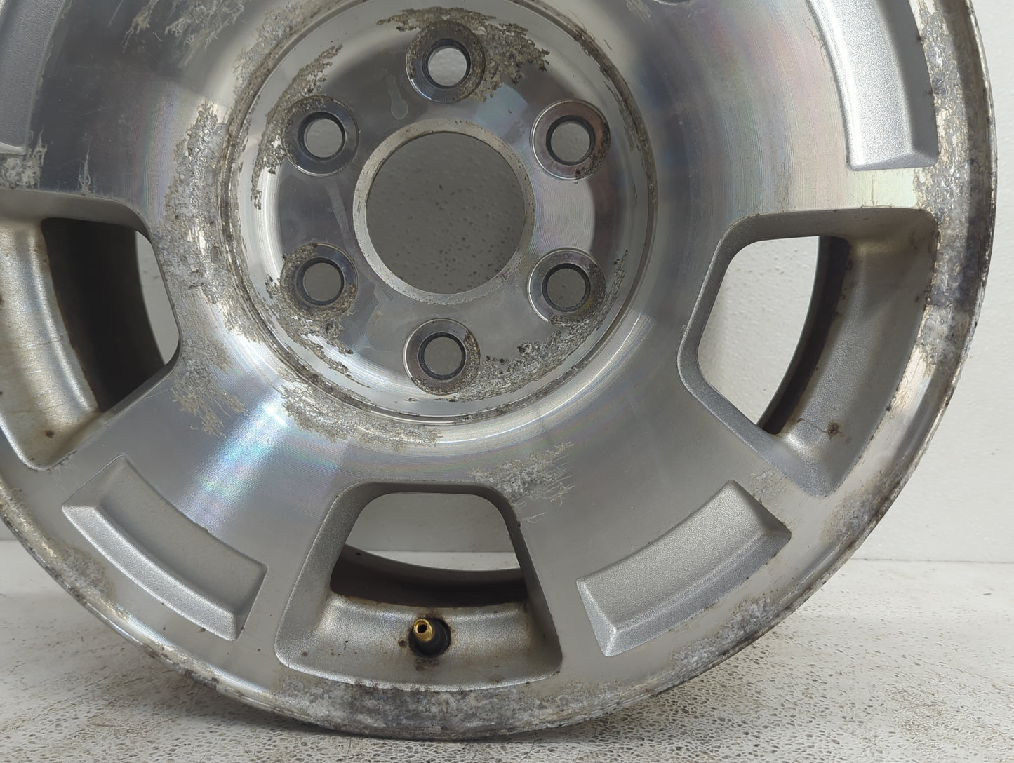 Chevrolet Suburban Oem Wheel Rim 1057240 - Oemusedautoparts1.com