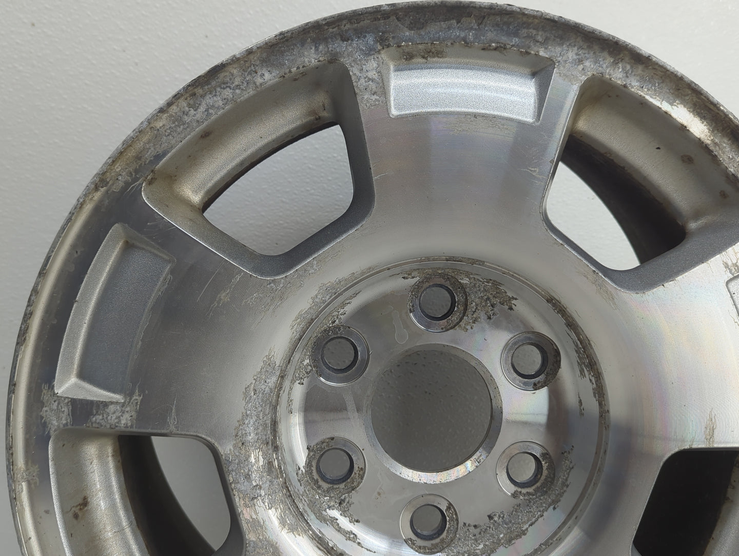 Chevrolet Suburban Oem Wheel Rim 1057240 - Oemusedautoparts1.com