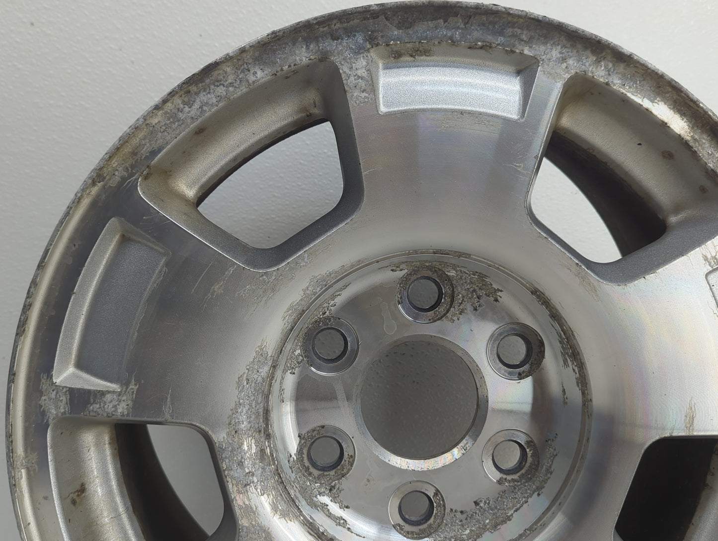 Chevrolet Suburban Oem Wheel Rim 1057240 - Oemusedautoparts1.com