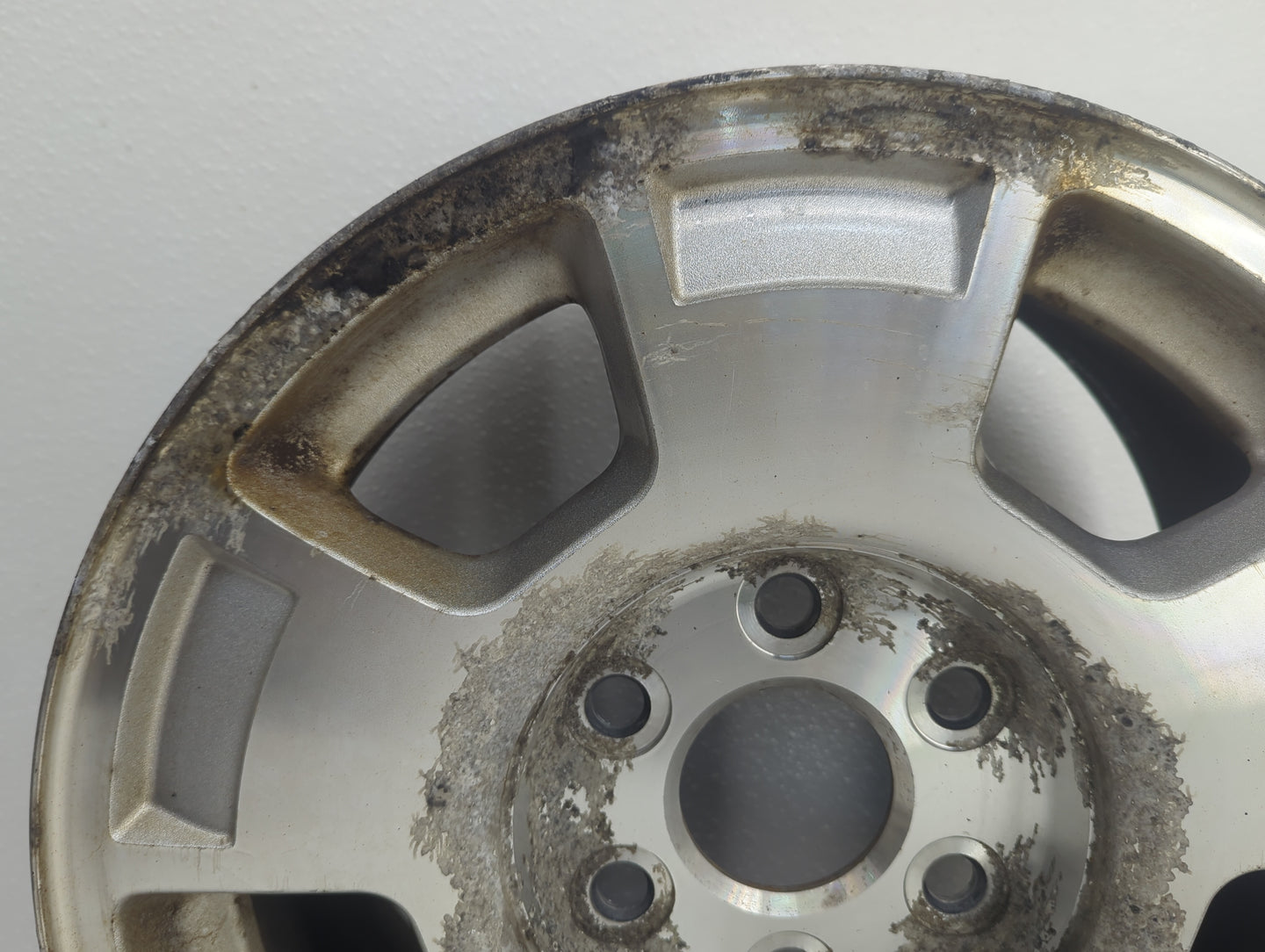 Chevrolet Suburban Oem Wheel Rim 1057241 - Oemusedautoparts1.com