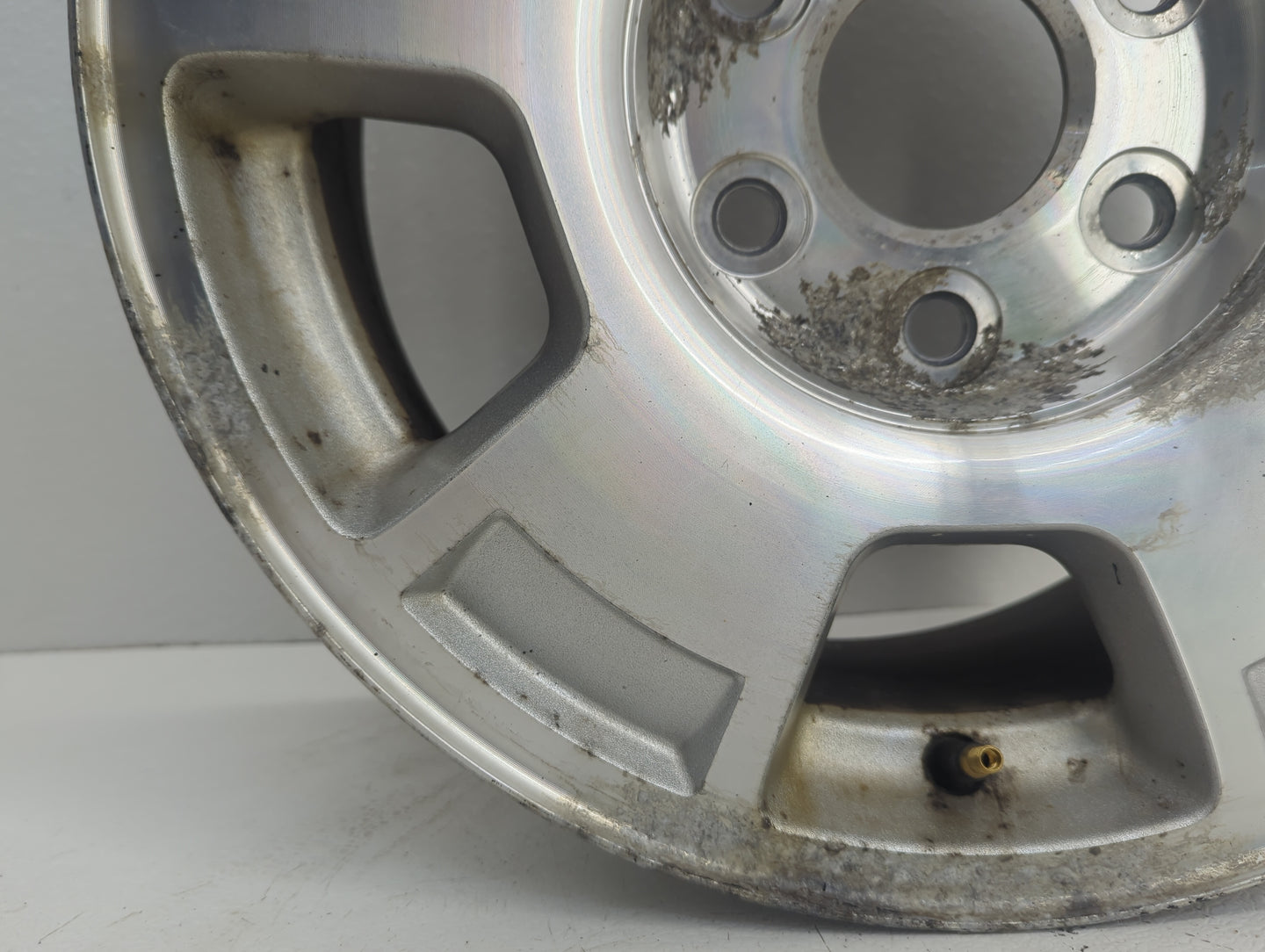 Chevrolet Suburban Oem Wheel Rim 1057243 - Oemusedautoparts1.com