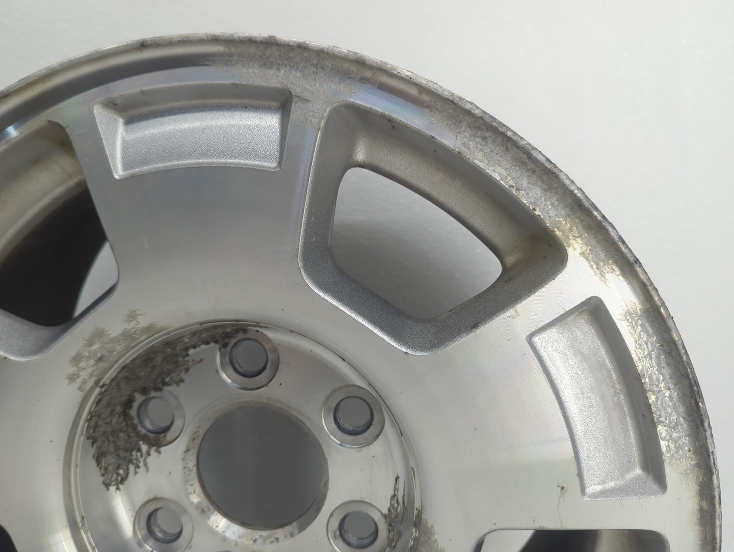 Chevrolet Suburban Oem Wheel Rim 1057243 - Oemusedautoparts1.com