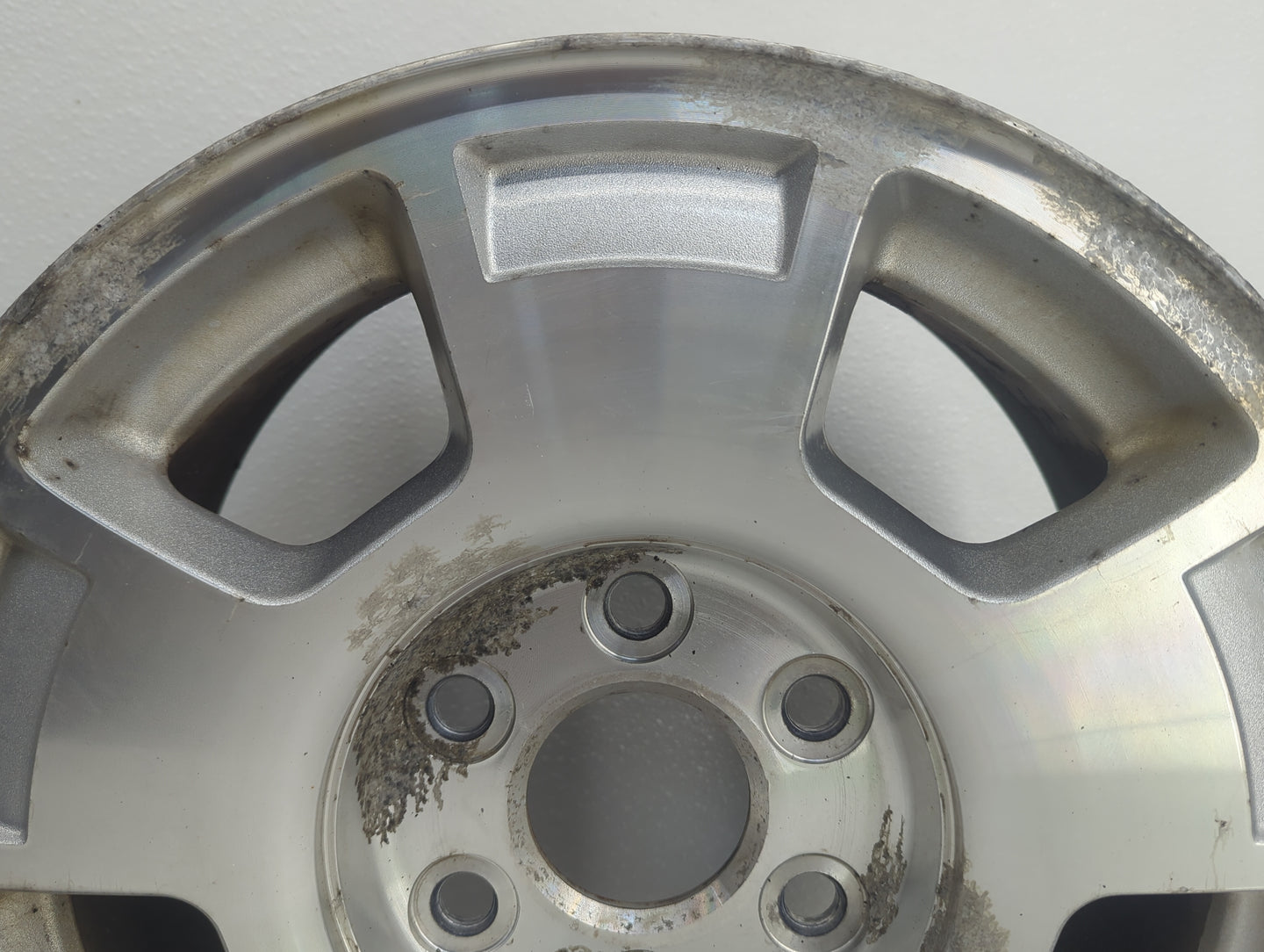 Chevrolet Suburban Oem Wheel Rim 1057243 - Oemusedautoparts1.com