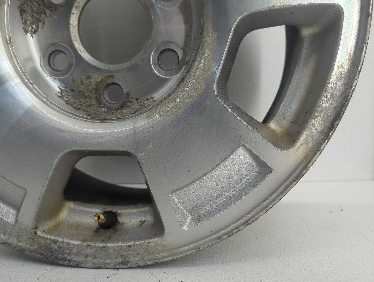 Chevrolet Suburban Oem Wheel Rim 1057243 - Oemusedautoparts1.com