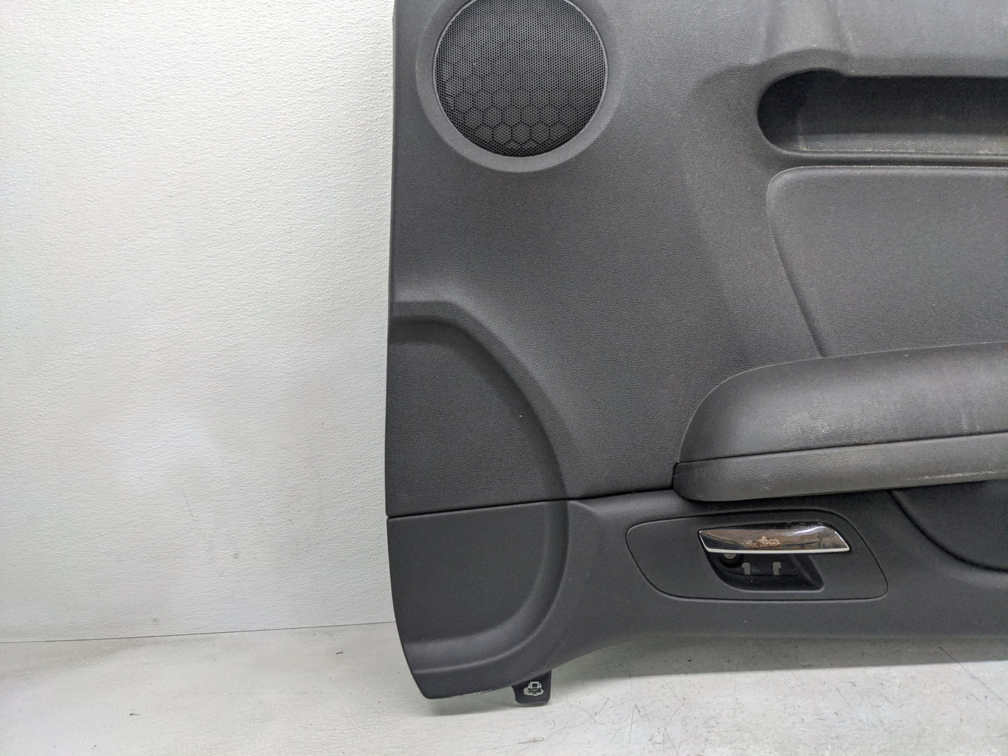 2009 Chevrolet Suburban Front Left Driver Interior Door Panel Trim - Oemusedautoparts1.com