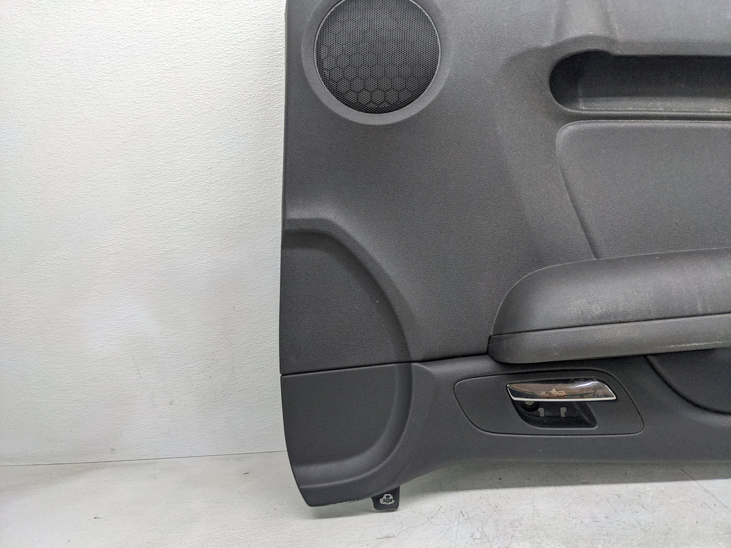 2009 Chevrolet Suburban Front Left Driver Interior Door Panel Trim - Oemusedautoparts1.com