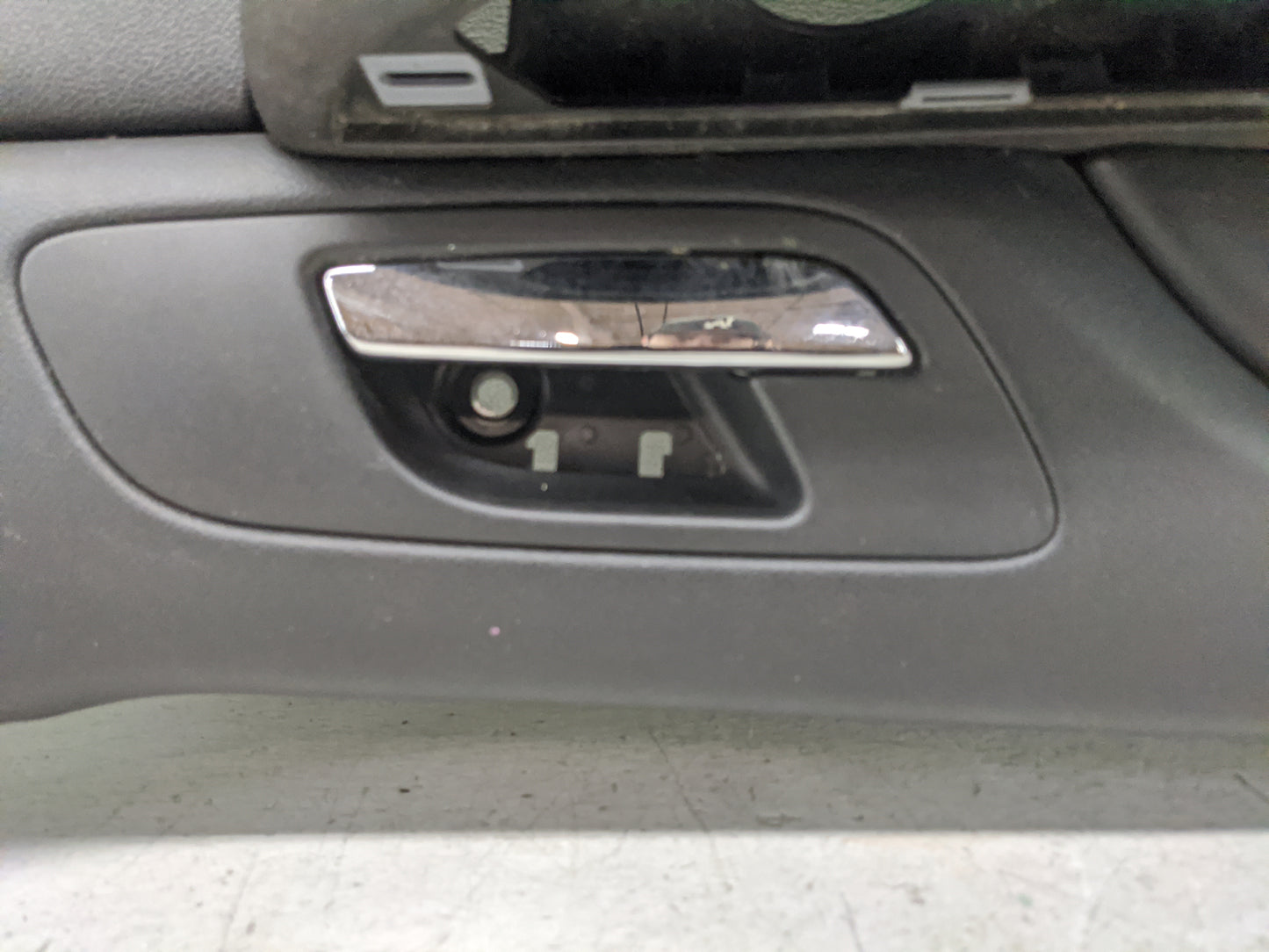 2009 Chevrolet Suburban Front Left Driver Interior Door Panel Trim - Oemusedautoparts1.com