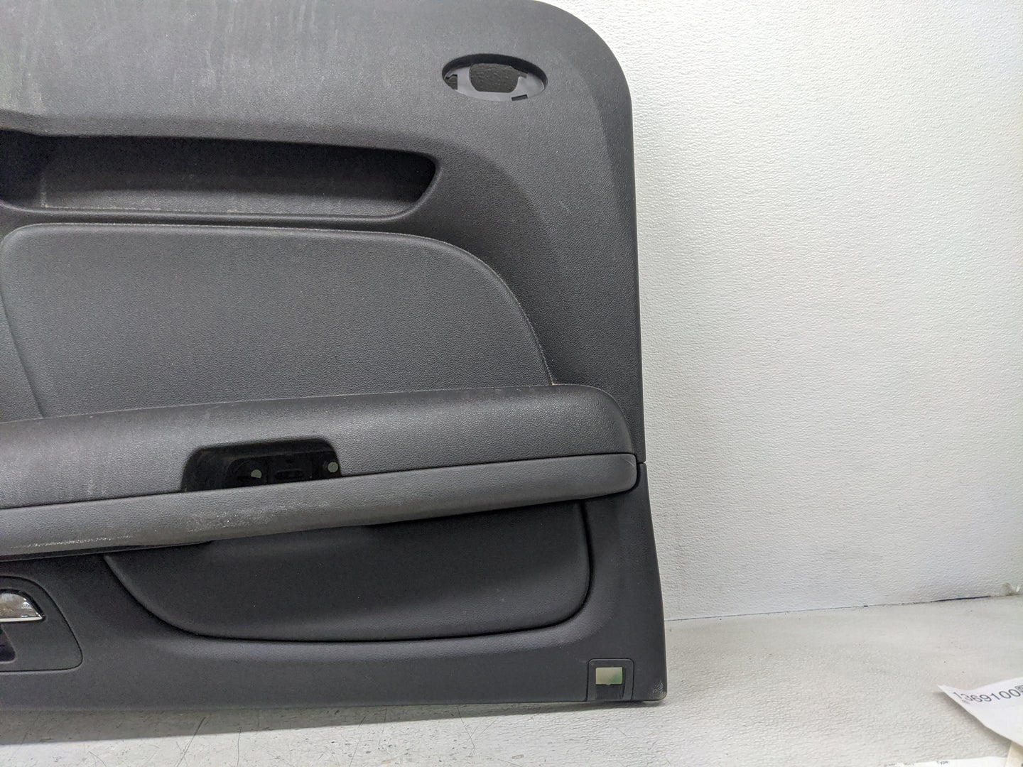 2009 Chevrolet Suburban Front Left Driver Interior Door Panel Trim - Oemusedautoparts1.com