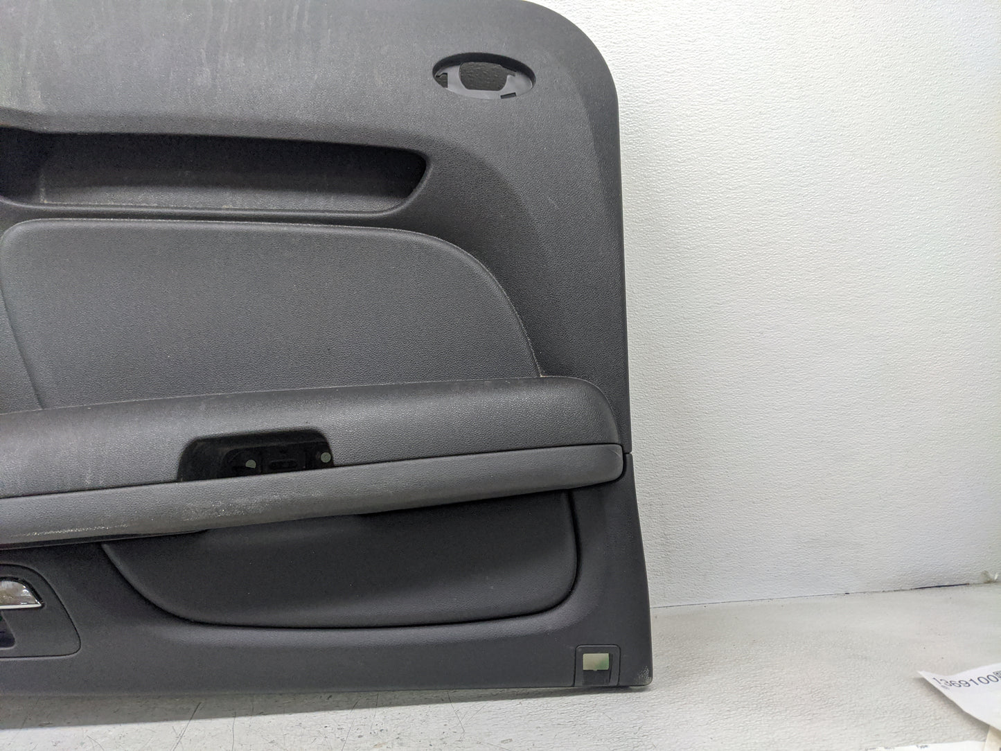 2009 Chevrolet Suburban Front Left Driver Interior Door Panel Trim - Oemusedautoparts1.com