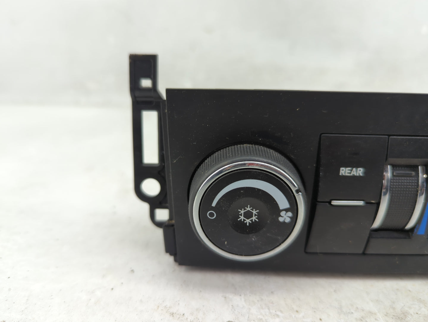 2009 Chevrolet Suburban Climate Control Module Temperature AC/Heater Replacement P/N:20787116 Fits OEM Used Auto Parts - Oem