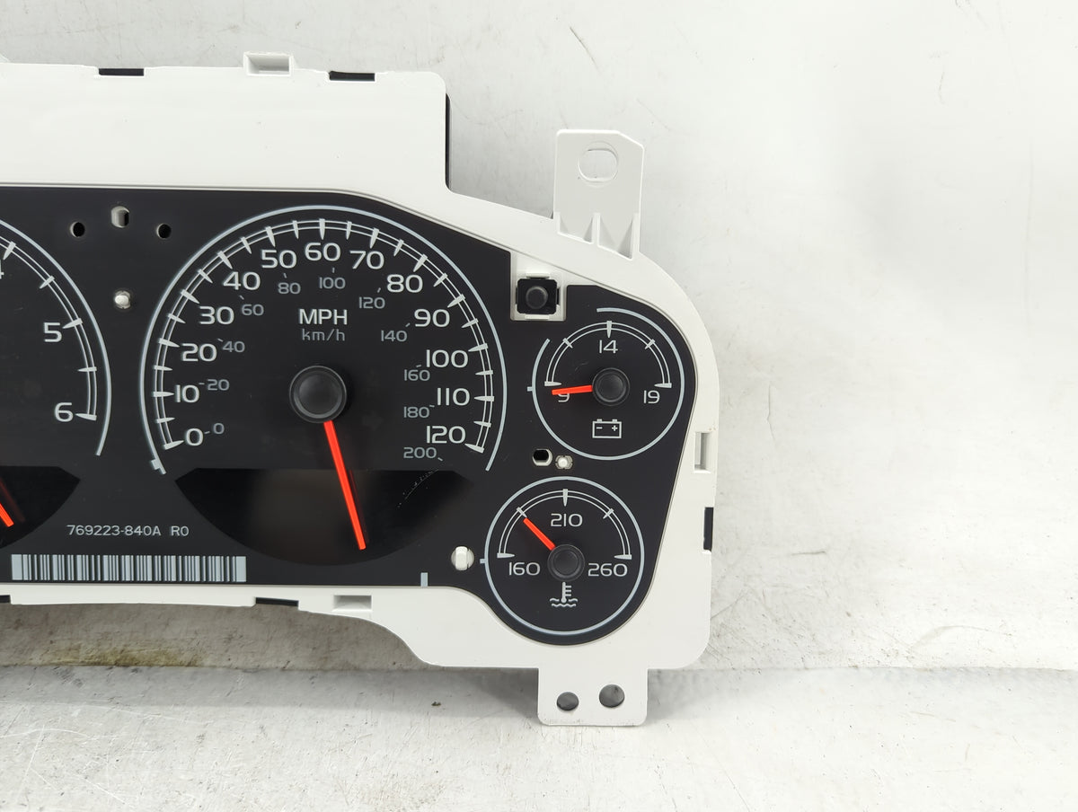2008-2014 Chevrolet Suburban Instrument Cluster Speedometer Gauges P/N:28170268 Miles:137K Fits OEM Used Auto Parts - Oemuse