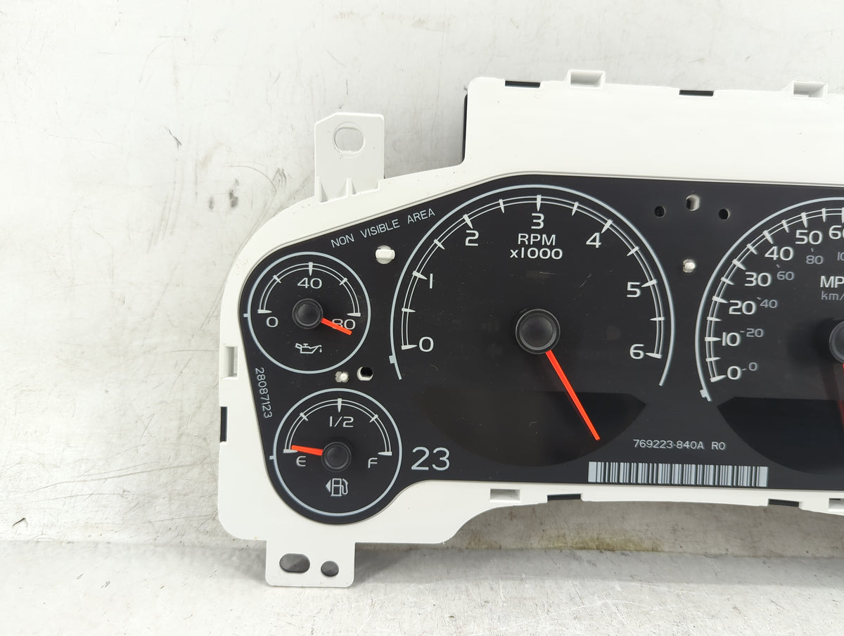 2008-2014 Chevrolet Suburban Instrument Cluster Speedometer Gauges P/N:28170268 Miles:137K Fits OEM Used Auto Parts - Oemuse