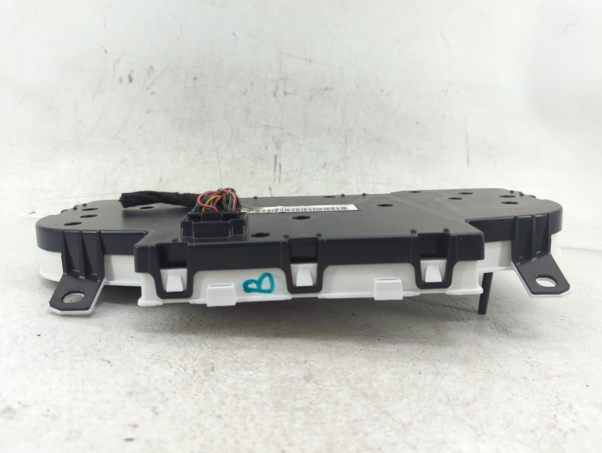 2008-2014 Chevrolet Suburban Instrument Cluster Speedometer Gauges P/N:28170268 Miles:137K Fits OEM Used Auto Parts - Oemuse