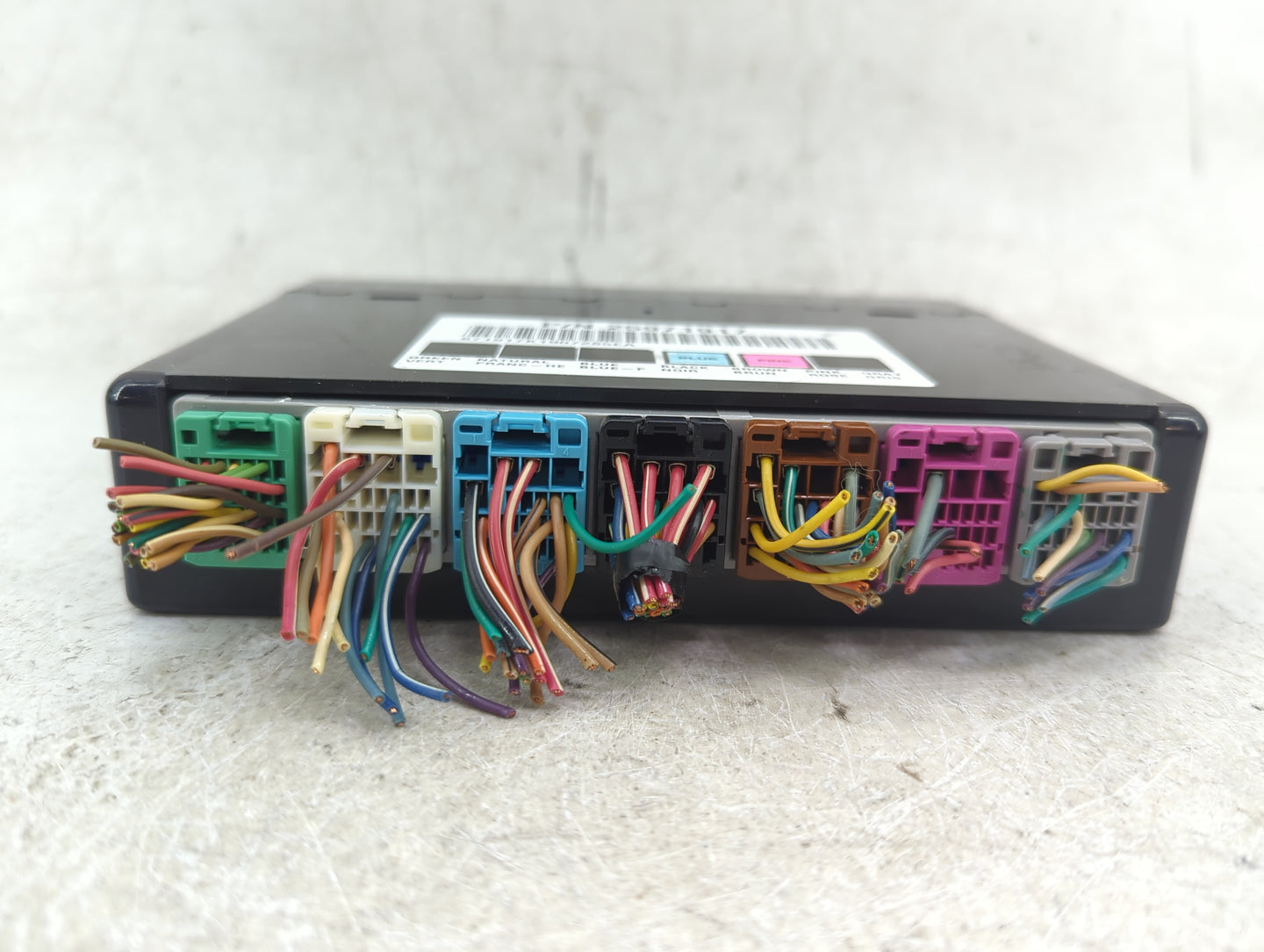 Chevrolet Suburban Body Control Module Bcm Inner Cabin Fuse Box 25971917 - Oemusedautoparts1.com
