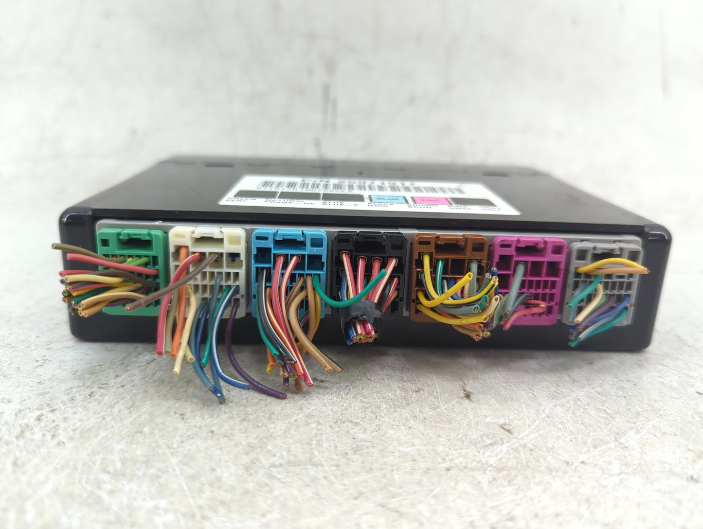 Chevrolet Suburban Body Control Module Bcm Inner Cabin Fuse Box 25971917 - Oemusedautoparts1.com