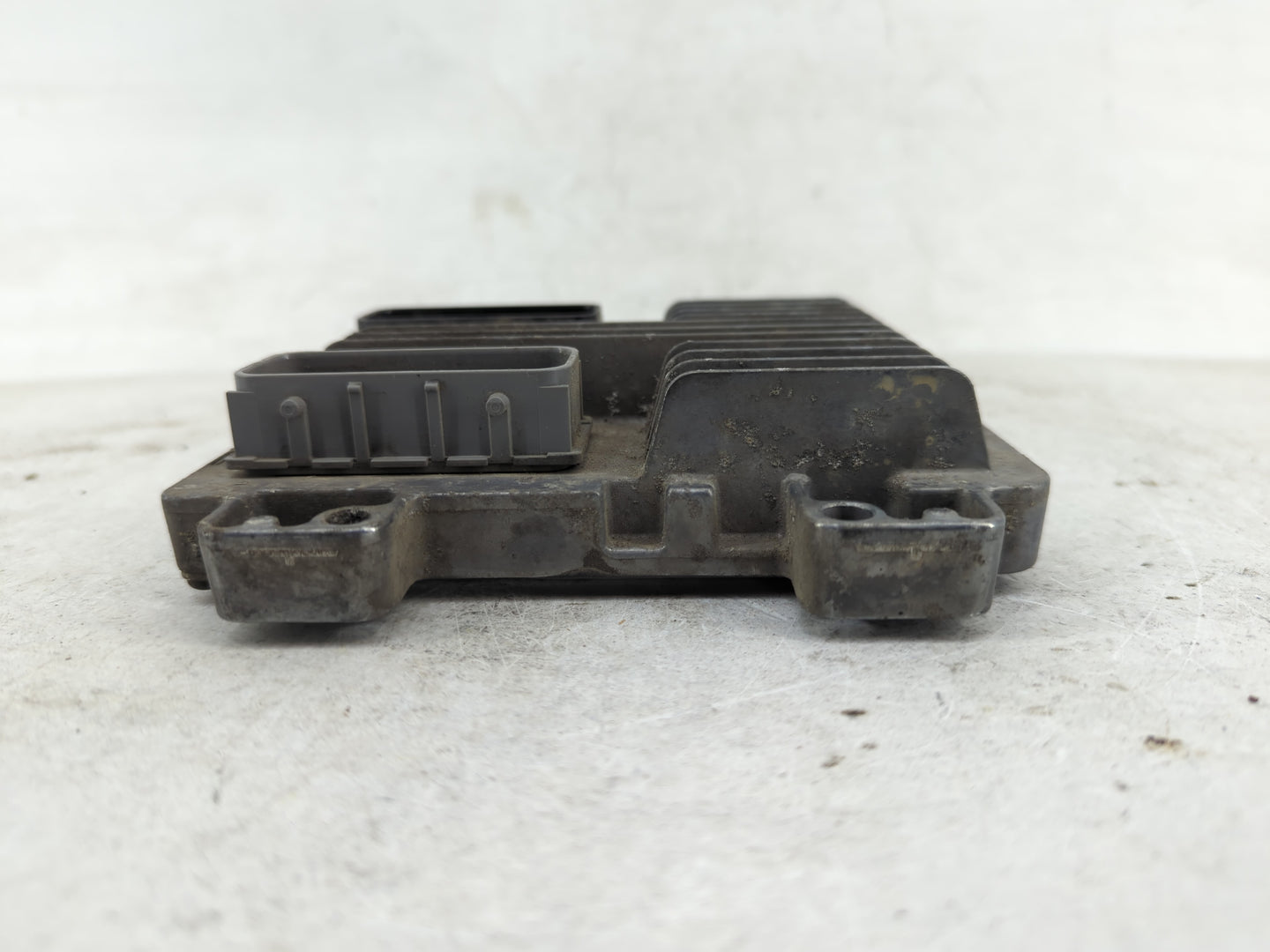 2009-2010 Chevrolet Suburban 1500 PCM Engine Control Computer ECU ECM PCU OEM P/N:12605897 Fits Fits 2009 2010 OEM Used Auto
