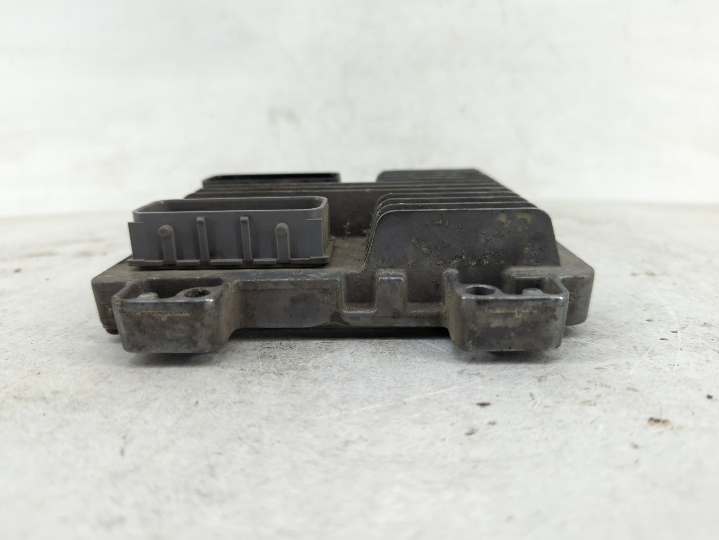 2009-2010 Chevrolet Suburban 1500 PCM Engine Control Computer ECU ECM PCU OEM P/N:12605897 Fits Fits 2009 2010 OEM Used Auto